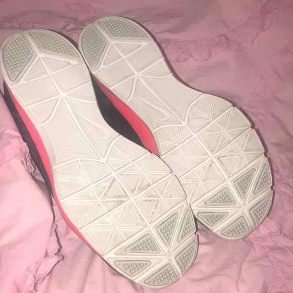 Women’s Nike shoes - Picture 5 of 6